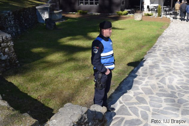 BRAŞOV. Mobilizare generală la Castelul Bran din cauza unei alerte cu bombă 12 IMG-20170410-WA0016_234162.jpg