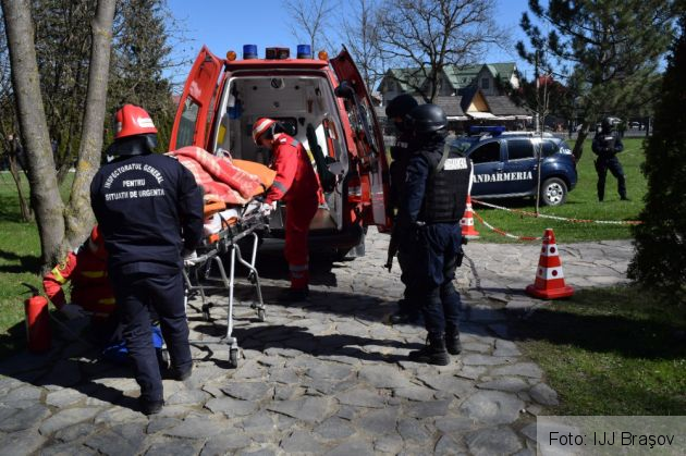 BRAŞOV. Mobilizare generală la Castelul Bran din cauza unei alerte cu bombă 13 IMG-20170410-WA0017_234163.jpg