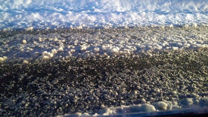 BRAŞOV. Se circulă greu pe DN1 şi în oraş; restricţii de tonaj pe DN 73 (galerie foto) 6 gheata carosabil_234658.jpg