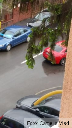 BRAȘOV. Parcare... păguboasă pentru o șoferiță. GALERIE FOTO 3 IMG-20170508-WA0005_235506.jpg