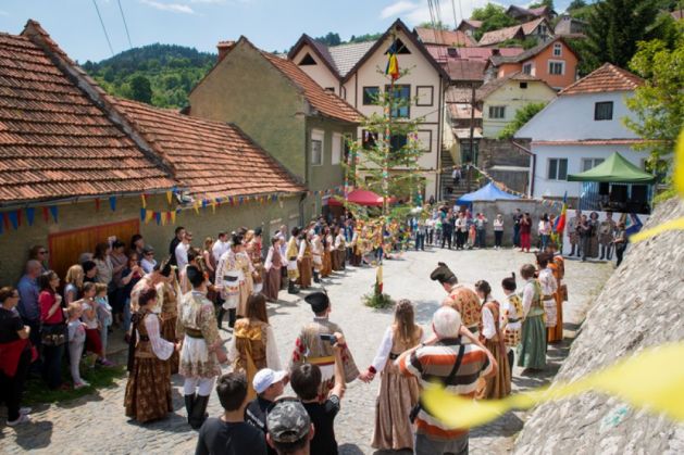 Juni Joc stramosesc Cacova 5_235805.jpg