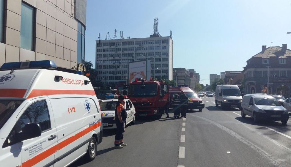 BRAȘOV. Accident cu două victime, pe strada Iuliu Maniu! (FOTO) 2 accident1_4.jpg