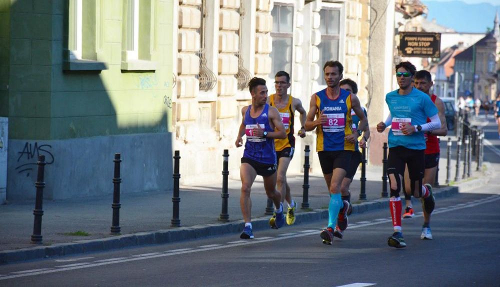 BRAȘOV. Peste 2.500 de sportivi au alergat în Ţinutul lui Dracula!!! (GALERIE FOTO) 4 atletism3.jpg
