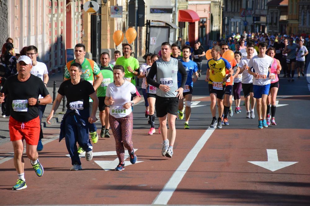 BRAȘOV. Peste 2.500 de sportivi au alergat în Ţinutul lui Dracula!!! (GALERIE FOTO) 5 atletism4.jpg