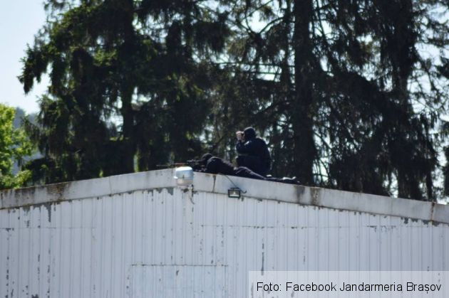 BRAȘOV. Colet suspect găsit la Aerodromul Sânpetru... în cadrul unui exercițiu (GALERIE FOTO) 3 colet suspect 2_235706.jpg