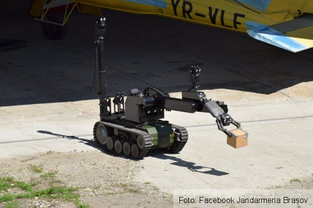 BRAȘOV. Colet suspect găsit la Aerodromul Sânpetru... în cadrul unui exercițiu (GALERIE FOTO) 4 colet suspect 5_235710.jpg