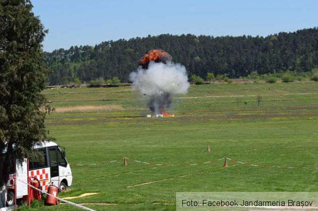 BRAȘOV. Colet suspect găsit la Aerodromul Sânpetru... în cadrul unui exercițiu (GALERIE FOTO) 7 colet suspect 7_235711.jpg
