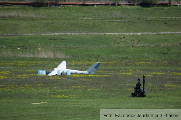 BRAȘOV. Colet suspect găsit la Aerodromul Sânpetru... în cadrul unui exercițiu (GALERIE FOTO) 6 colet suspect 9_235713.jpg