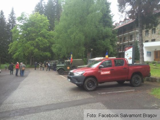 BRAŞOV. Paradă de autoturisme ARO, asistată de Salvamont 4 parada 3_236489.jpg