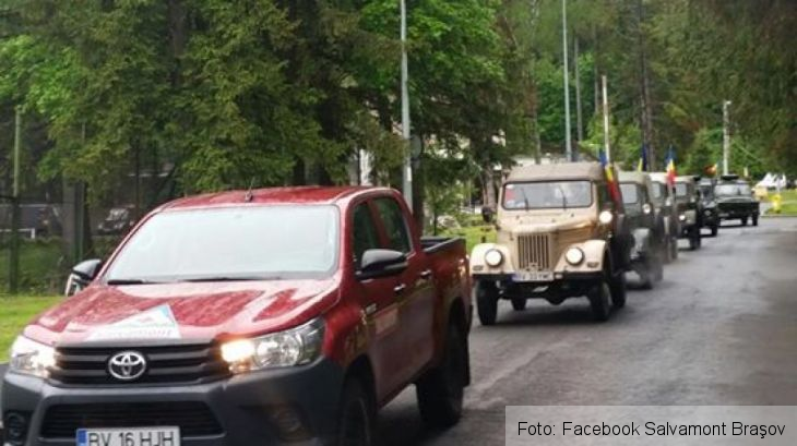 BRAŞOV. Paradă de autoturisme ARO, asistată de Salvamont 2 parada_236490.jpg