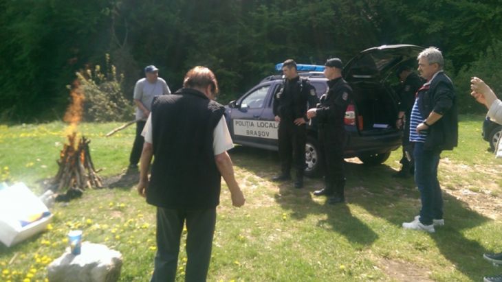 BRAŞOV. Comisarii Gărzii de Mediu şi poliţiştii locali au ieşit la... grătar 2 picnic gratare controale (3)_235462.jpg