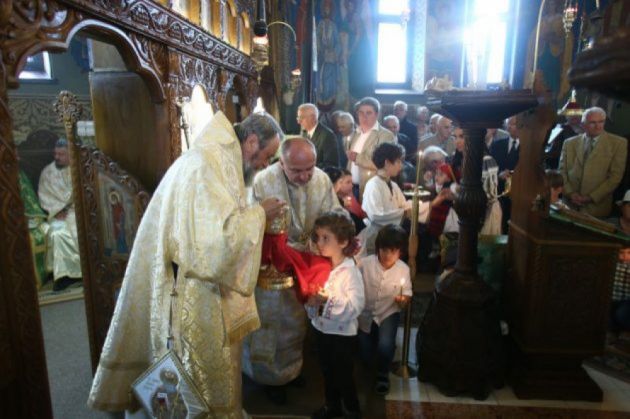 mitropolit impartasanie_237207.jpg