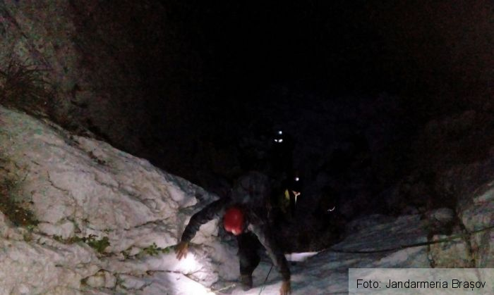 BRAȘOV. Intervenție periculoasă în Piatra Craiului, pentru recuperarea unui grup de turiști din Ungaria (FOTO) 2 IMG-20170715-WA0002_238808.jpg