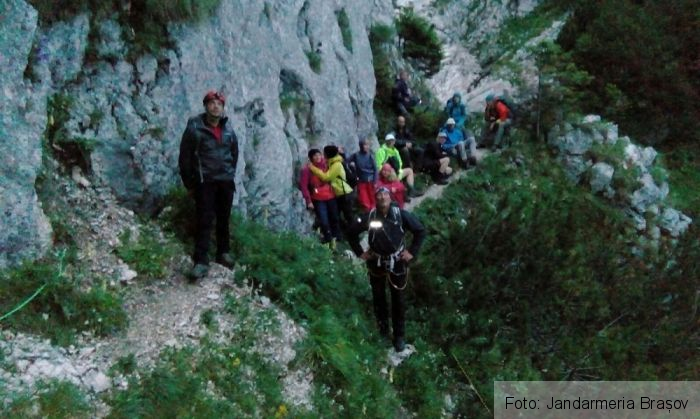 BRAȘOV. Intervenție periculoasă în Piatra Craiului, pentru recuperarea unui grup de turiști din Ungaria (FOTO) 5 IMG-20170715-WA0005_238809.jpg