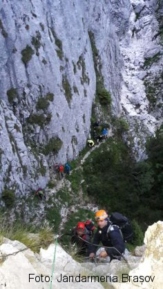 BRAȘOV. Intervenție periculoasă în Piatra Craiului, pentru recuperarea unui grup de turiști din Ungaria (FOTO) 6 IMG-20170715-WA0007_238810.jpg