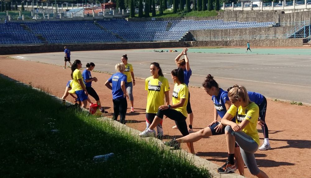 BRAȘOV. S-au reunit handbalistele de la Corona. Un loc pe podium și calificarea în Final Four-ul Cupei României, obiectivele pentru sezonul următor 2 reunirecorona1.jpg