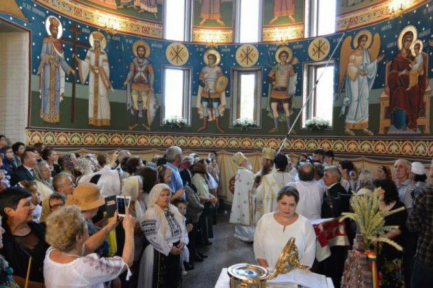 sfintire-biserica-mitropolia-ardealului-ips-laurentiu-ps-and