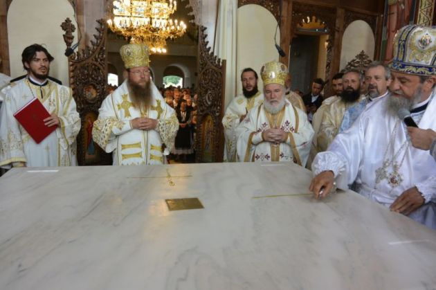 sfintire-biserica-mitropolia-ardealului-ips-laurentiu-ps-and