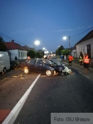 BRAȘOV. Accident pe DN 1, între un microbuz și un autoturism (FOTO) 2 IMG-20170804-WA0010_239610.jpg