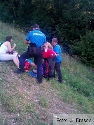 BRAȘOV. Persoană căzută în râpă pe Drumul Sulinar (update - foto) 2 IMG-20170827-WA0010_240399.jpg