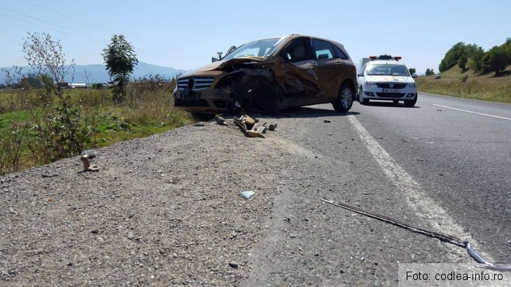 Update. BRAȘOV. O persoană a fost transportată la spital, în urma accidentului de pe DN 1! O alta a refuzat ajutorul medical 3 accident codlea 3_240334.jpg