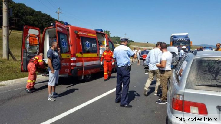 Update. BRAȘOV. O persoană a fost transportată la spital, în urma accidentului de pe DN 1! O alta a refuzat ajutorul medical 2 accident codlea_240333.jpg