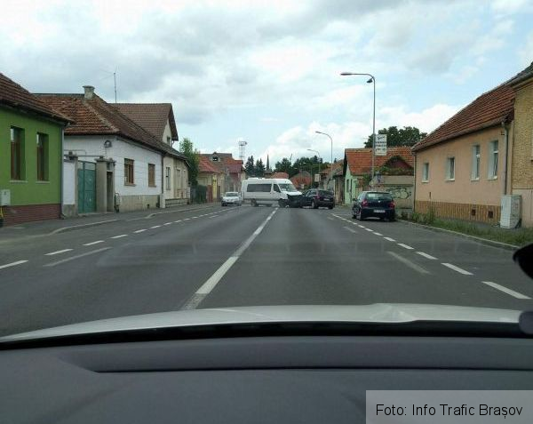 Update. BRAȘOV. Șase copii au fost transportați la spital, în urma accidentului de pe strada Mihai Viteazul (FOTO) 2 fb-img-1504023066241.jpg