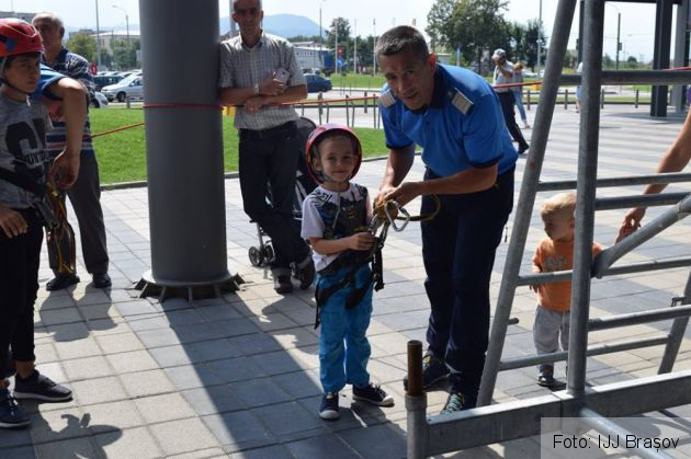 jandarmi copii 2_239983.jpg