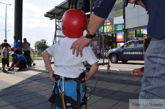 jandarmi copii 3_239985.jpg