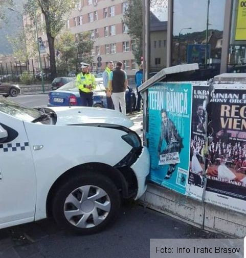 BRAŞOV. A ajuns cu taxiul pe trotuar, în intersecţia de la Ceasu' Rău (FOTO) 2 accidentceasulrau_4.jpg