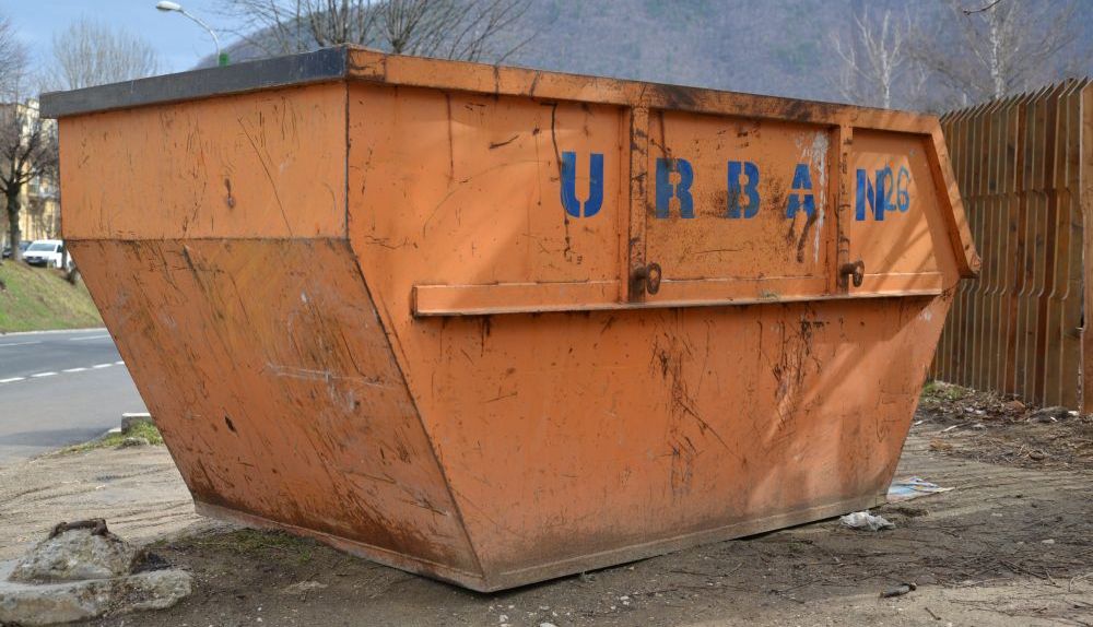 BRAȘOV. Începe curățenia de toamnă. Fiți cu ochii pe containerele portocalii! 2 container.jpg