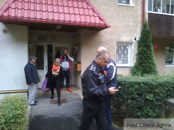 Update BRAŞOV. Proprietarii evacuaţi ar putea fi buni de plată? (GALERIE FOTO) 5 Bloc evacuat Molidului (13)_242089.jpg