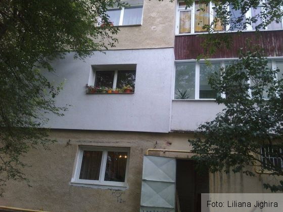 Update BRAŞOV. Proprietarii evacuaţi ar putea fi buni de plată? (GALERIE FOTO) 3 Bloc evacuat Molidului (9)_242088.jpg