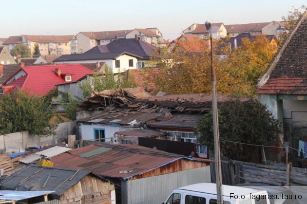 BRAȘOV. Acoperiș prăbușit, la Făgăraș! 2 casa prabusita fagaras 4_242648.jpg