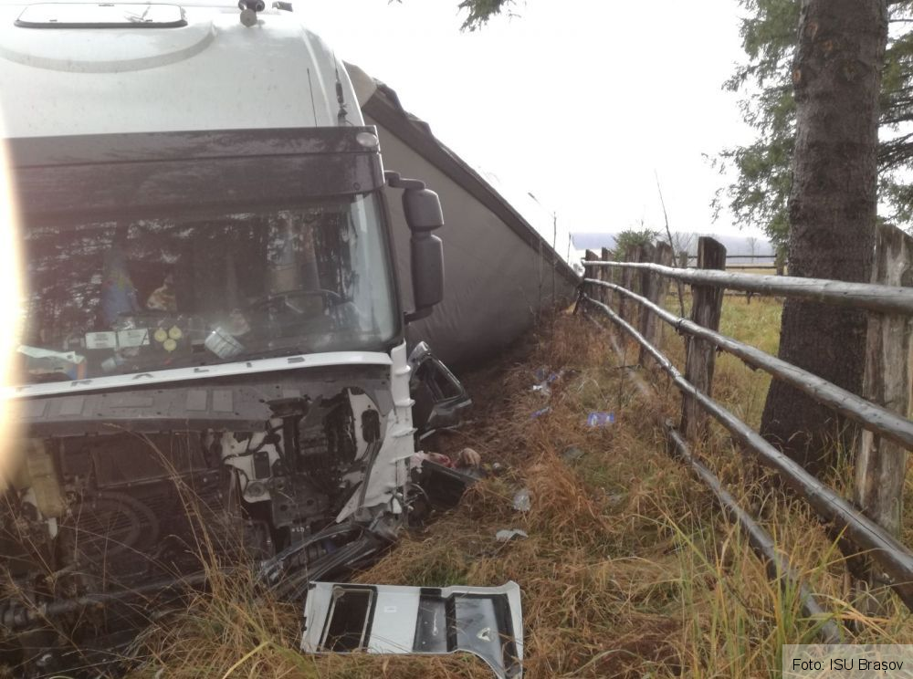 Alertă. BRAȘOV. Două accidente grave, între Perșani și Făgăraș. Două persoane decedate. FOTO 2 img-20171028-wa0024.jpg