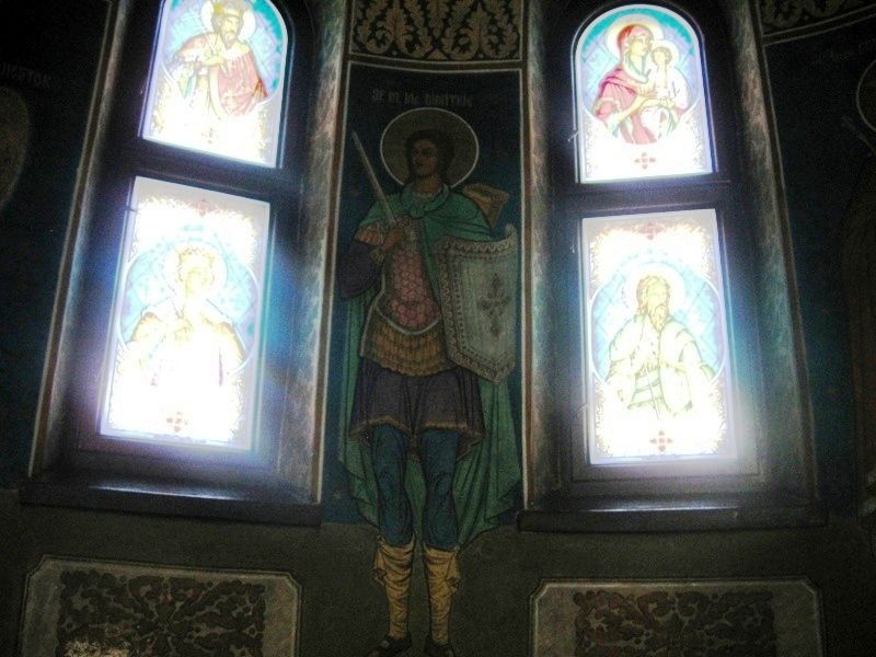 BRAȘOV. Biserica din Tractorul are și mâine hram / Vremea de azi ne arată cum va fi iarna 2 sfantuldimitrie.jpg