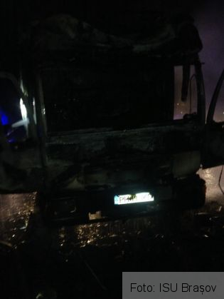 BRAȘOV. Ultima oră. Incendiu la compartimentul motor al unui camion, pe DN 1 Timișul de Sus - Predeal (Update - FOTO) 2 IMG-20171122-WA0021 - Copy_244235.jpg