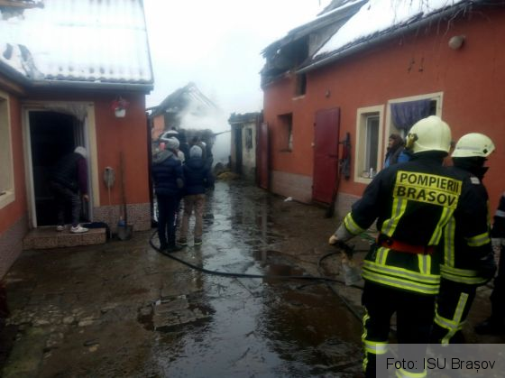 BRAȘOV. Incendiu de amploare în Hălchiu, de la un scurtcircuit (Galerie FOTO) 5 IMG-20171130-WA0005_244563.jpg