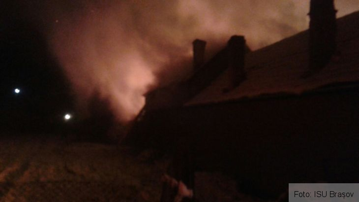 BRAȘOV. Incendiu de amploare în Hălchiu, de la un scurtcircuit (Galerie FOTO) 2 IMG-20171130-WA0011_244569.jpg