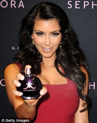 KIM-KARDASHIAN-FRAGRANCES.jpg2_244316.jpg