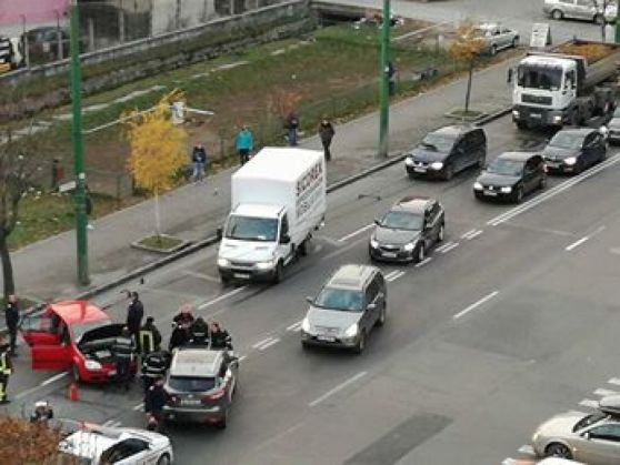 BRAȘOV. Coliziune în intersecția străzilor Berzei și Carpaților (FOTO) 3 accident berzei_243891.jpg