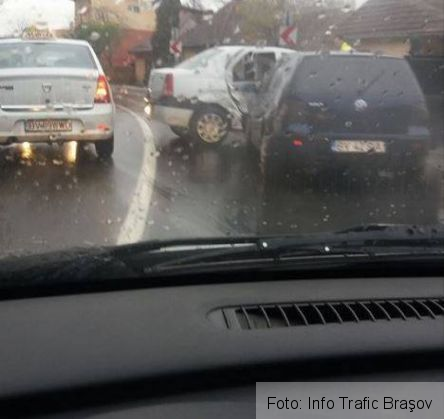 BRAŞOV. Accident cu două victime, pe strada Carierei (FOTO) 2 accident carierei_244438.jpg