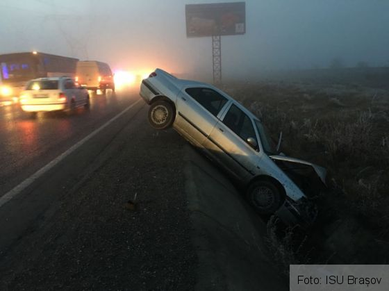 BRAȘOV. Autoturisme ieșite în decor, între Codlea și Ghimbav (FOTO) 2 IMG-20171227-WA0008_245706.jpg