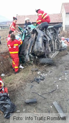Ultima oră. Microbuz de transport persoane implicat într-un accident cu victime, în judeţul Sibiu (Update foto) 2 accident sibiu 3_245145.jpg