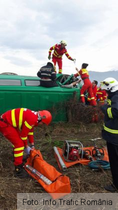Ultima oră. Microbuz de transport persoane implicat într-un accident cu victime, în judeţul Sibiu (Update foto) 3 accident sibiu 4_245147.jpg