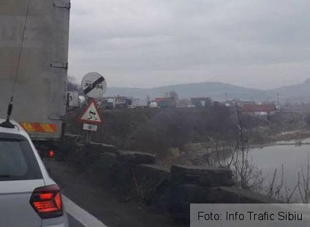 Ultima oră. Microbuz de transport persoane implicat într-un accident cu victime, în judeţul Sibiu (Update foto) 4 accidentsibiu_10.jpg