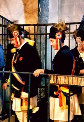 Capete încoronate și zeci de mii de români îi aduc un ultim omagiu Regelui Mihai 3 junii1_245266.jpg