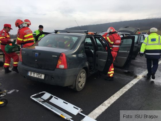 BRAŞOV. Accident pe DN 1, între Codlea şi Vlădeni (foto). Update: Sunt cinci victime 4 IMG-20180105-WA0002_246017.jpg