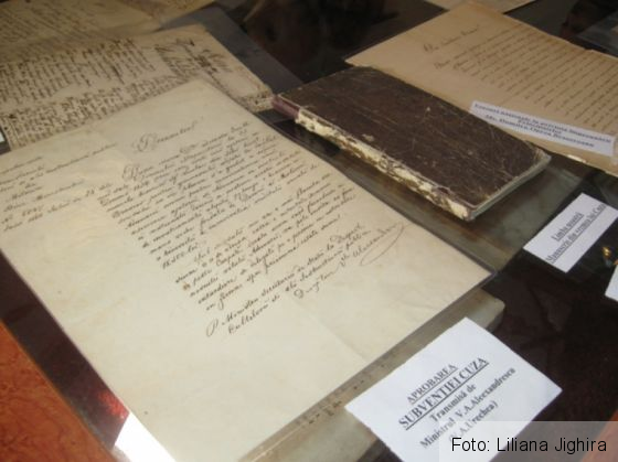 Prof. Oltean juni Muzeul Primei Scoli Romanesti (36)_246776.