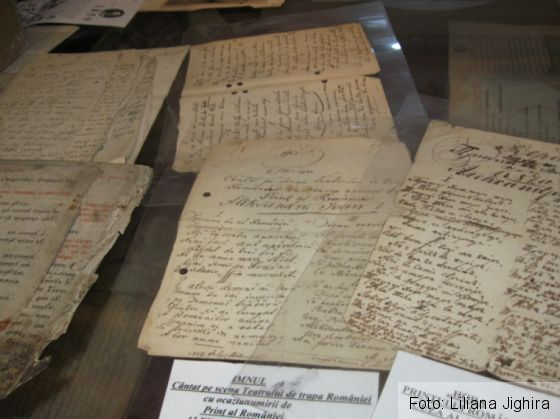 Prof. Oltean juni Muzeul Primei Scoli Romanesti (37)_246779.